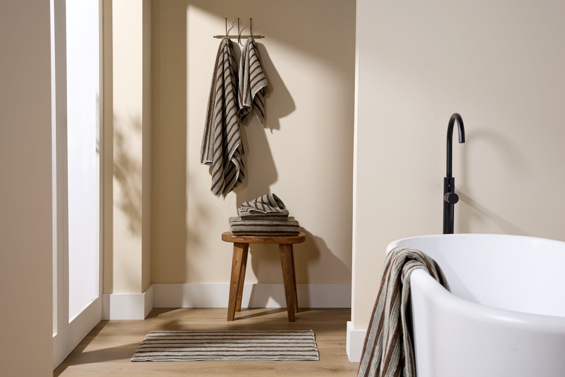 Organic Resort Stripe Tub Mat (Moss with Java)