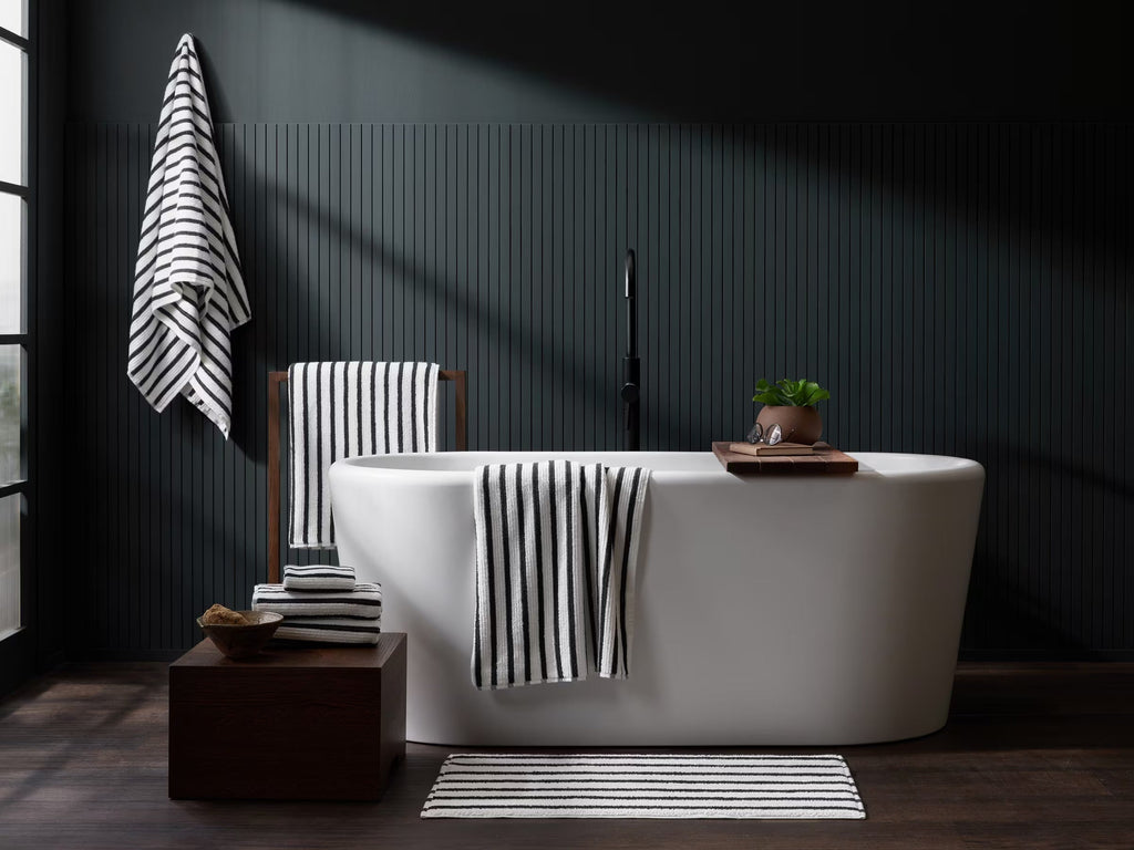 Organic Resort Stripe Tub Mat (Plaster with Soft Black)