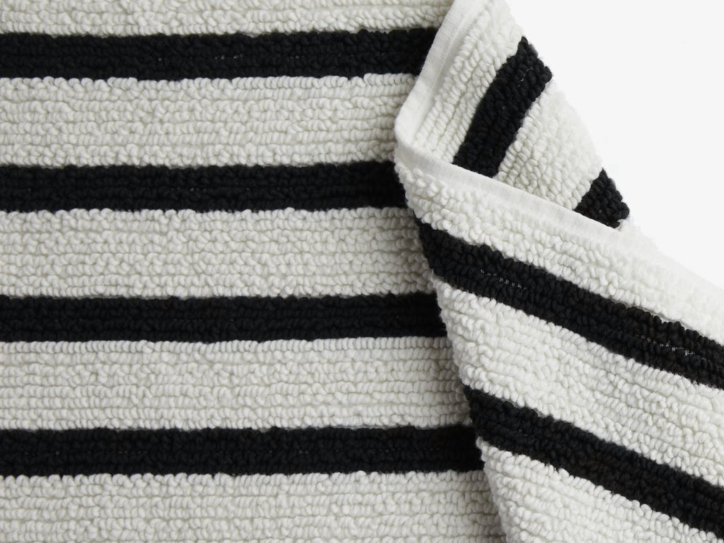 Organic Resort Stripe Tub Mat (Plaster with Soft Black)